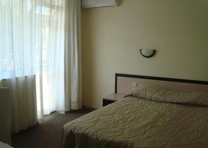 Хотел астра